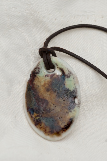 Kette mit ovalem Medaillon Bild
