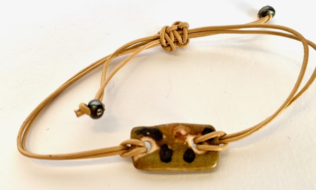 Armband aus Lederschnur 1mm Bild