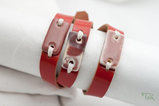 Dünnes Armband um dreimal umzuwickeln. Verschluss: Schnalle Bild