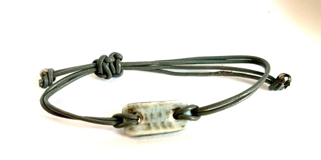 Armband aus Lederschnur 1mm Bild