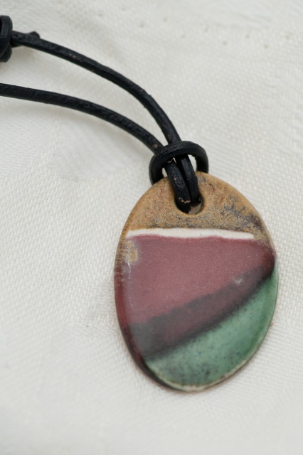 Kette mit ovalem Medaillon Bild