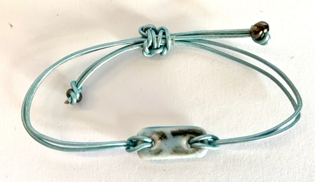 Armband aus Lederschnur 1mm Bild