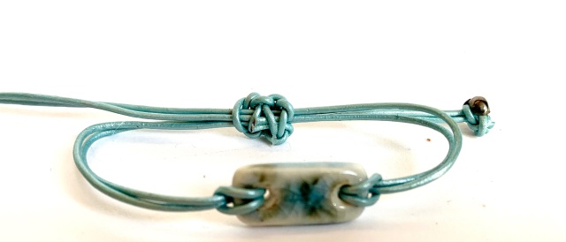 Armband aus Lederschnur 1mm Bild
