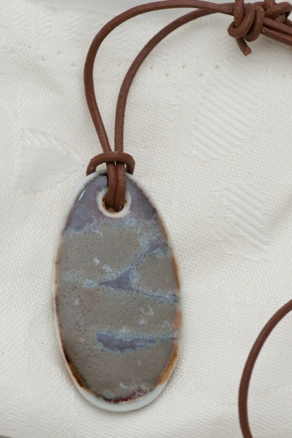 Kette mit ovalem Medaillon Bild