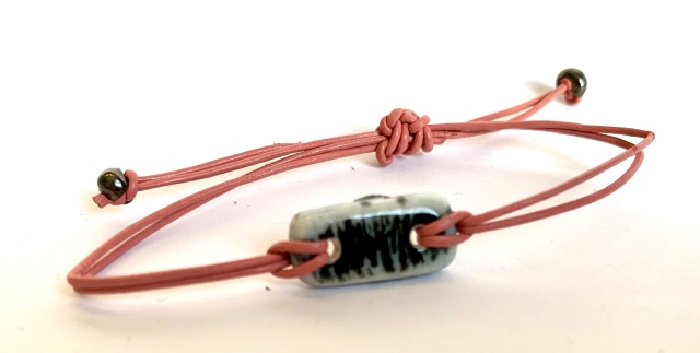 Armband aus Lederschnur 1mm Bild